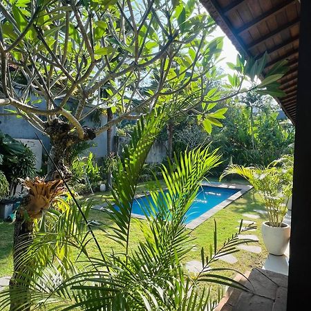 Wiryaroja Guest House Canggu Екстериор снимка