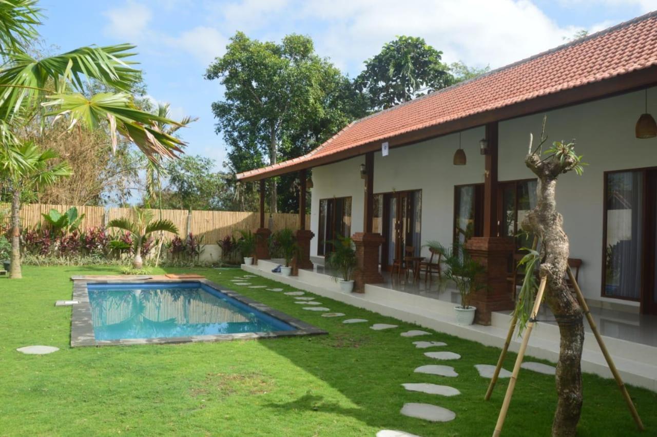 Wiryaroja Guest House Canggu Екстериор снимка
