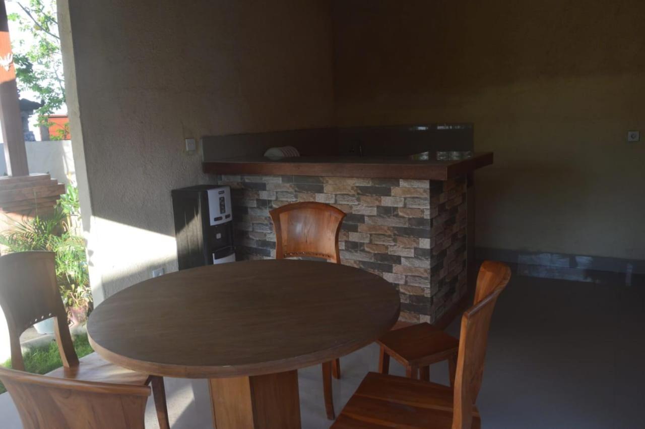 Wiryaroja Guest House Canggu Екстериор снимка