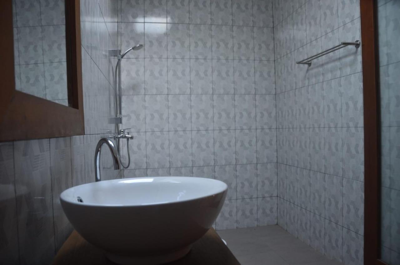 Wiryaroja Guest House Canggu Екстериор снимка