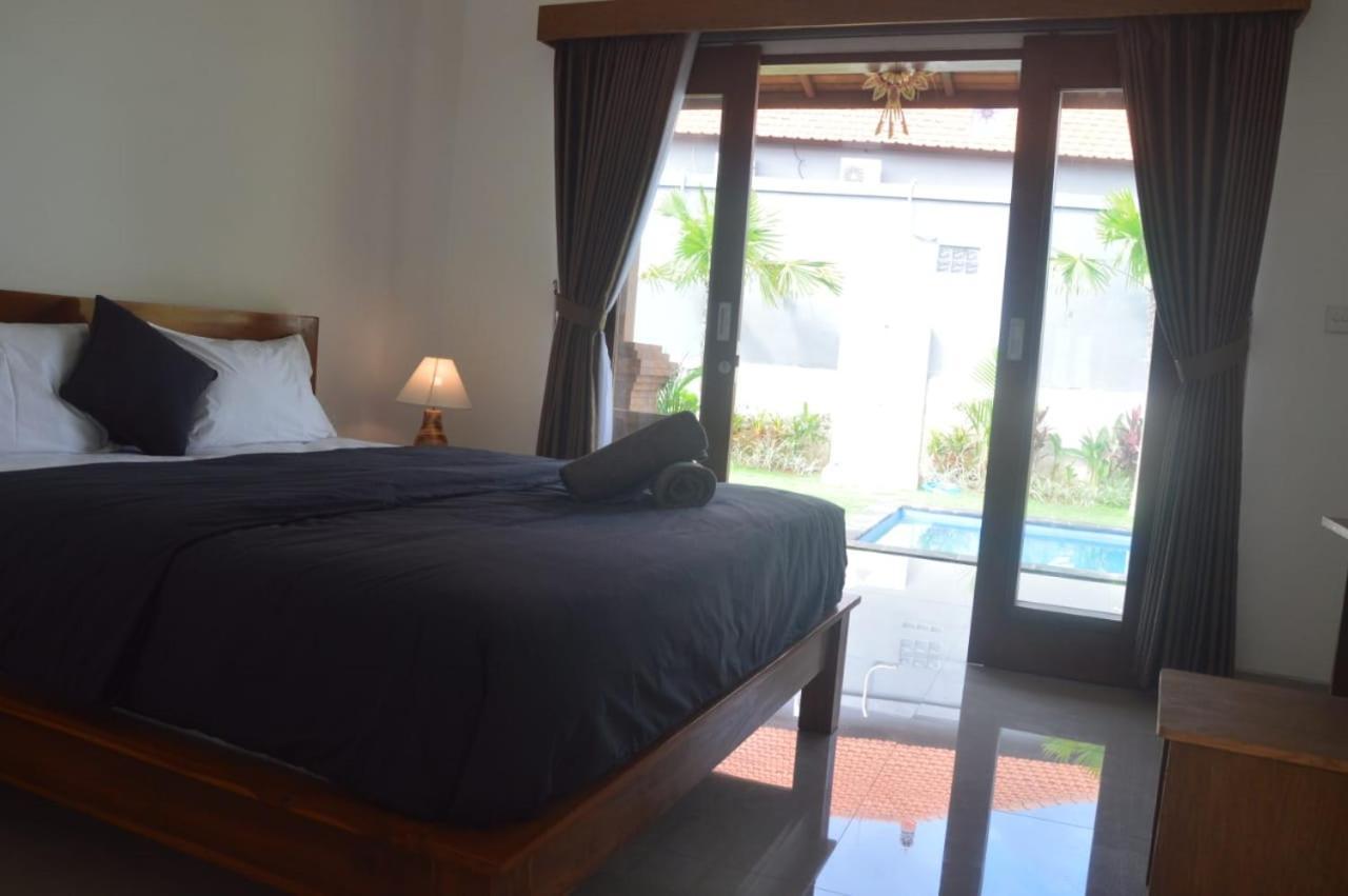 Wiryaroja Guest House Canggu Екстериор снимка