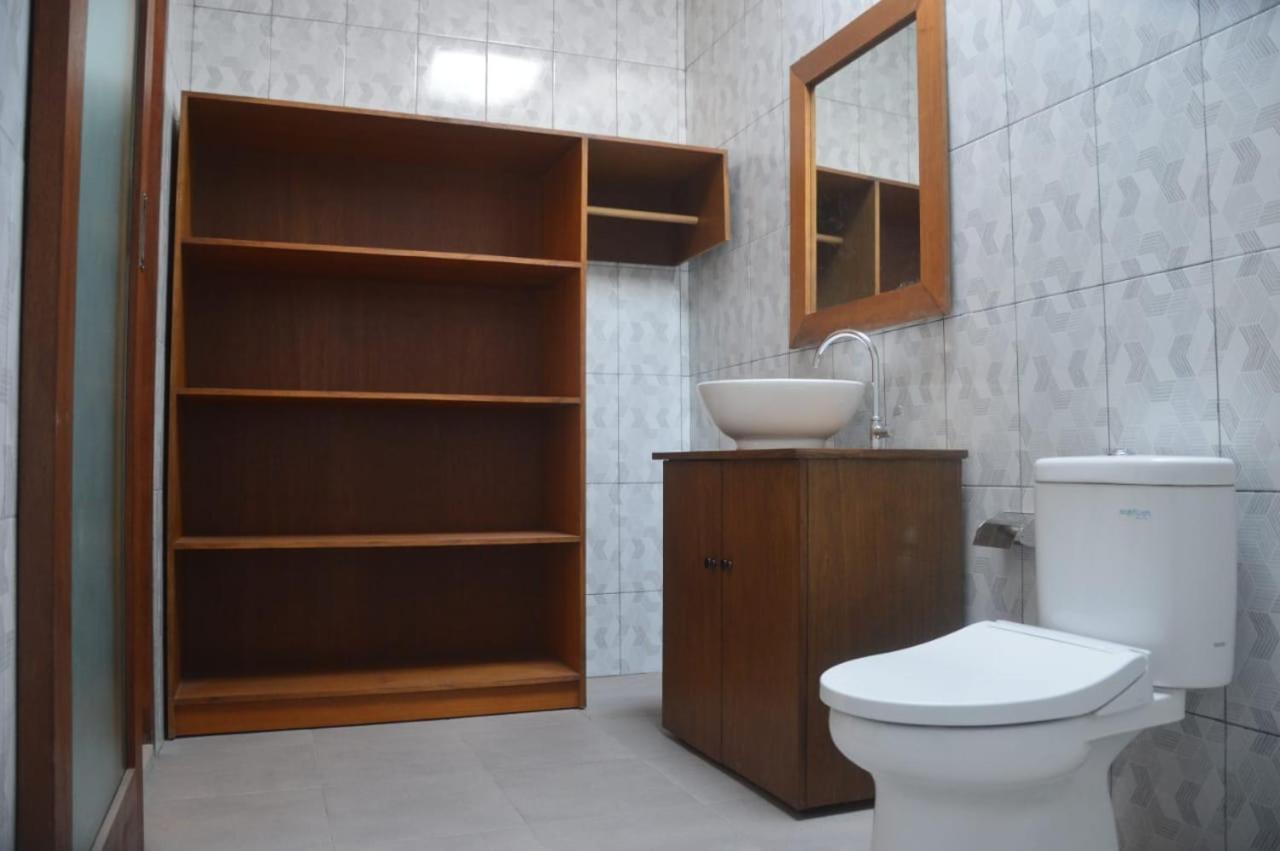 Wiryaroja Guest House Canggu Екстериор снимка