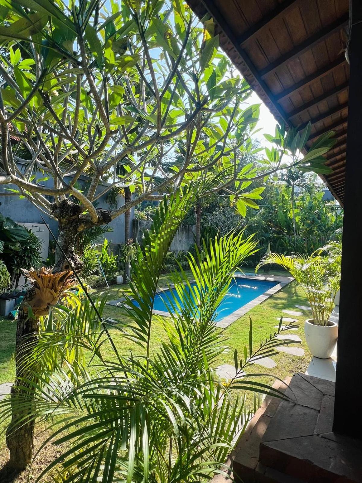 Wiryaroja Guest House Canggu Екстериор снимка