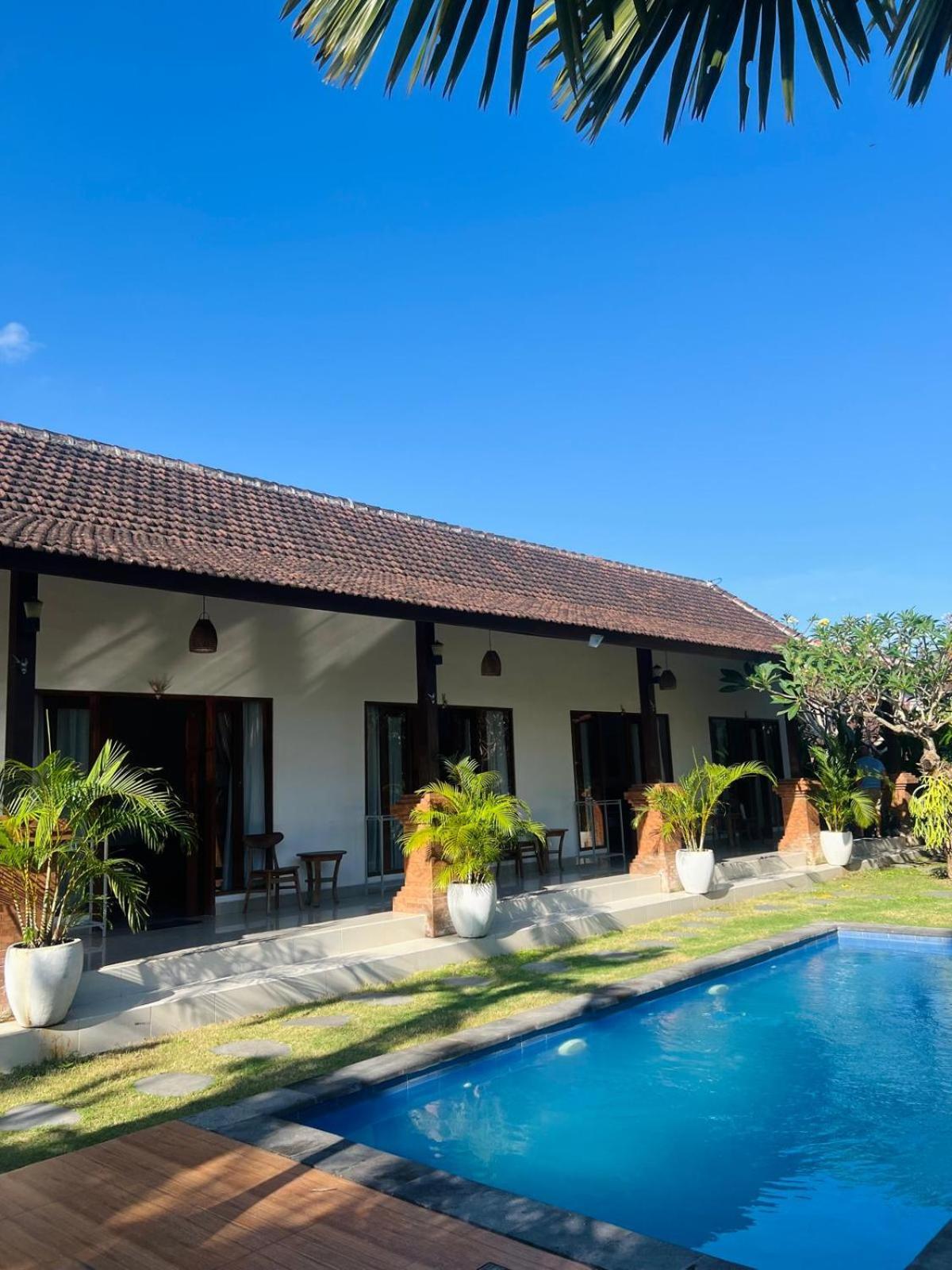 Wiryaroja Guest House Canggu Екстериор снимка