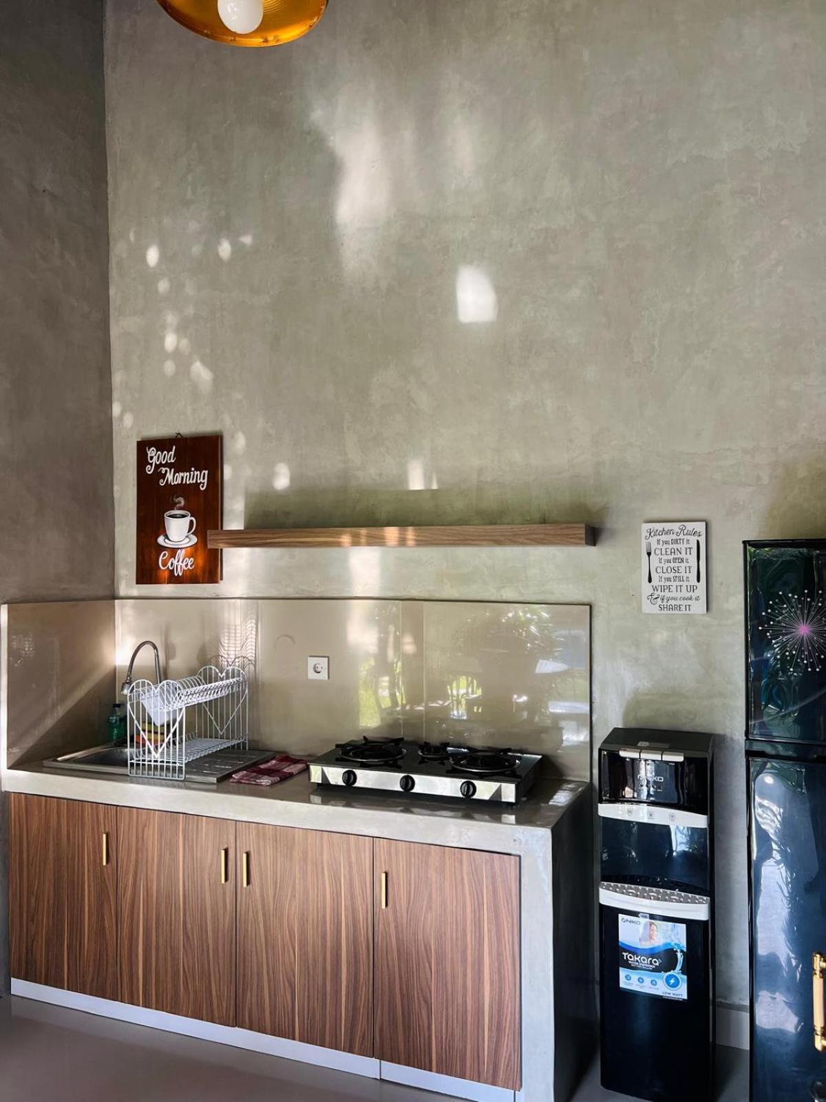 Wiryaroja Guest House Canggu Екстериор снимка