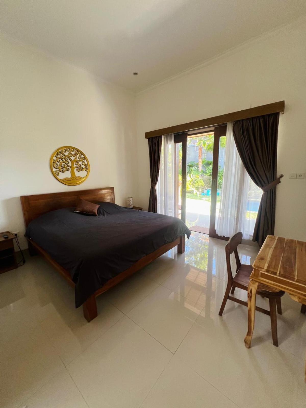 Wiryaroja Guest House Canggu Екстериор снимка
