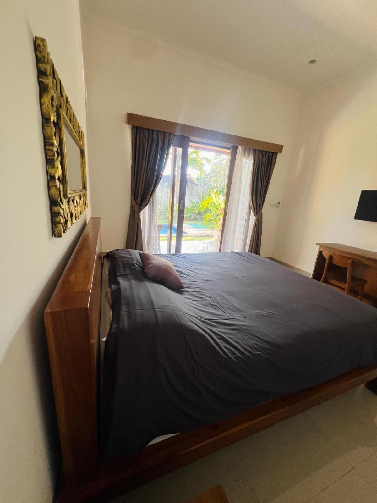 Wiryaroja Guest House Canggu Екстериор снимка