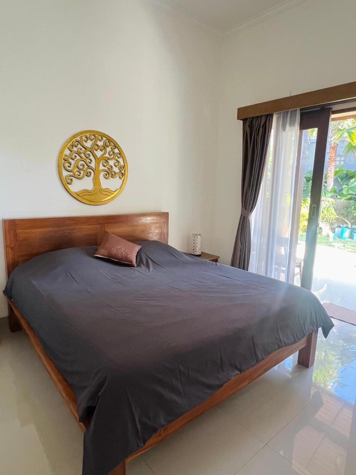 Wiryaroja Guest House Canggu Екстериор снимка