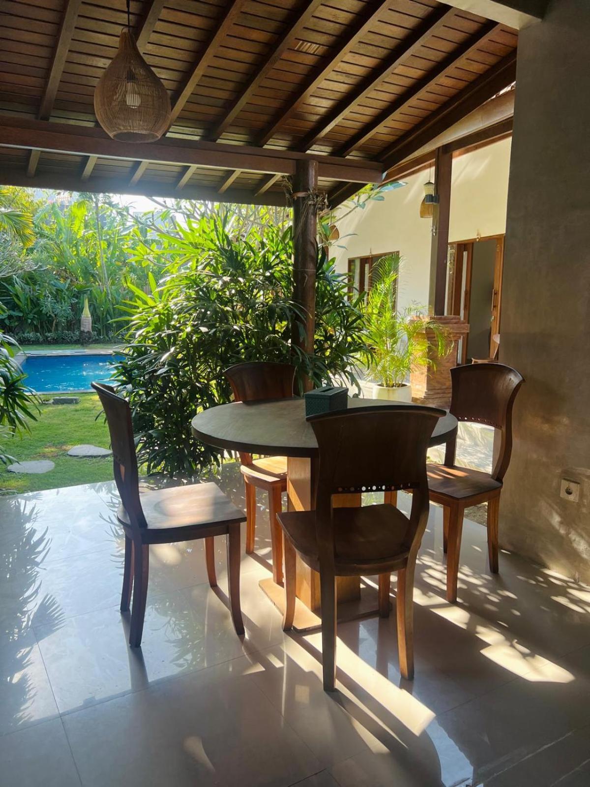 Wiryaroja Guest House Canggu Екстериор снимка