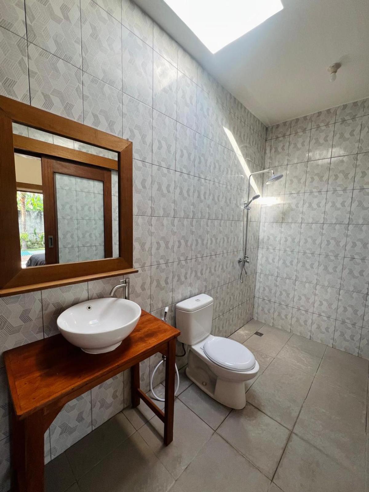 Wiryaroja Guest House Canggu Екстериор снимка