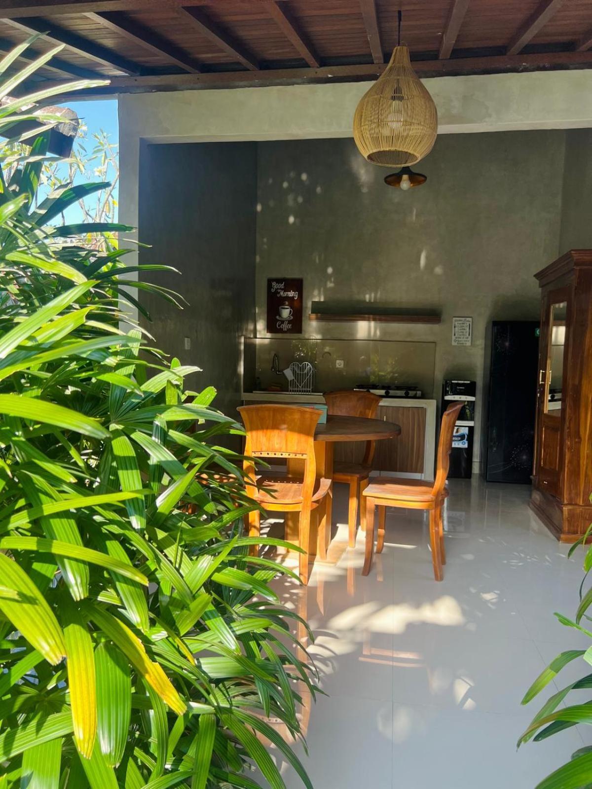Wiryaroja Guest House Canggu Екстериор снимка